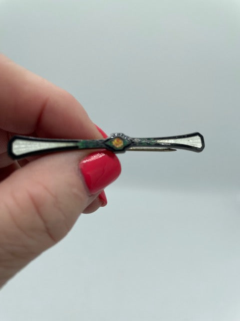 Vintage Ladies Enamel Pin (Item 0368)