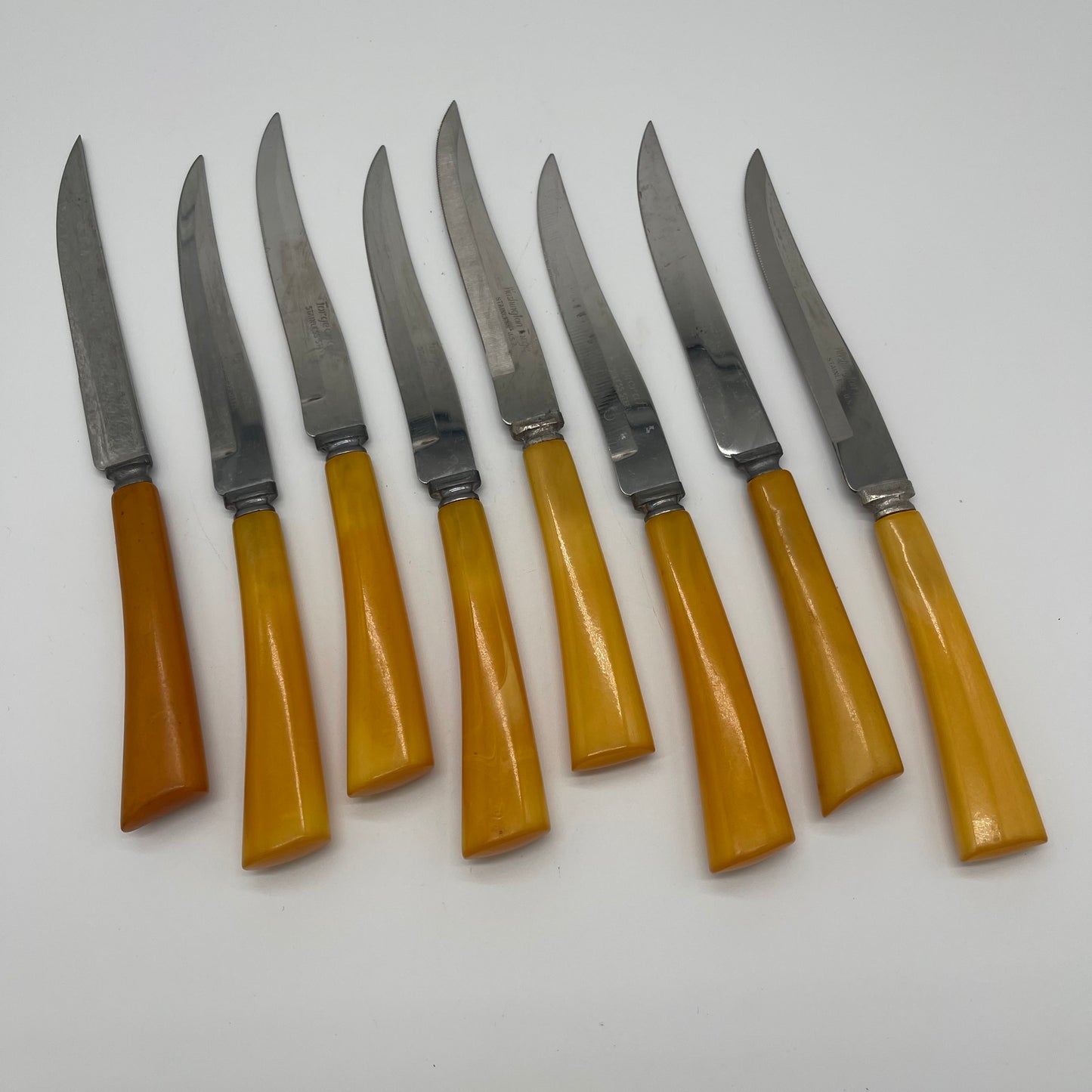 Set of 8 Bakelite Handled Steak Knives (Item Number 0083)