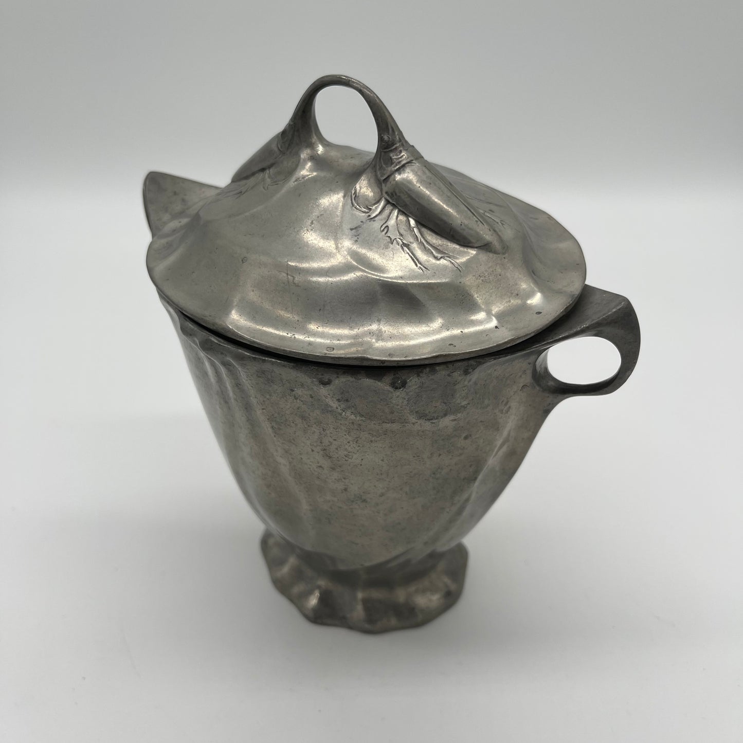 Art Nouveau Pewter Lidded Box (Item Number 0153)