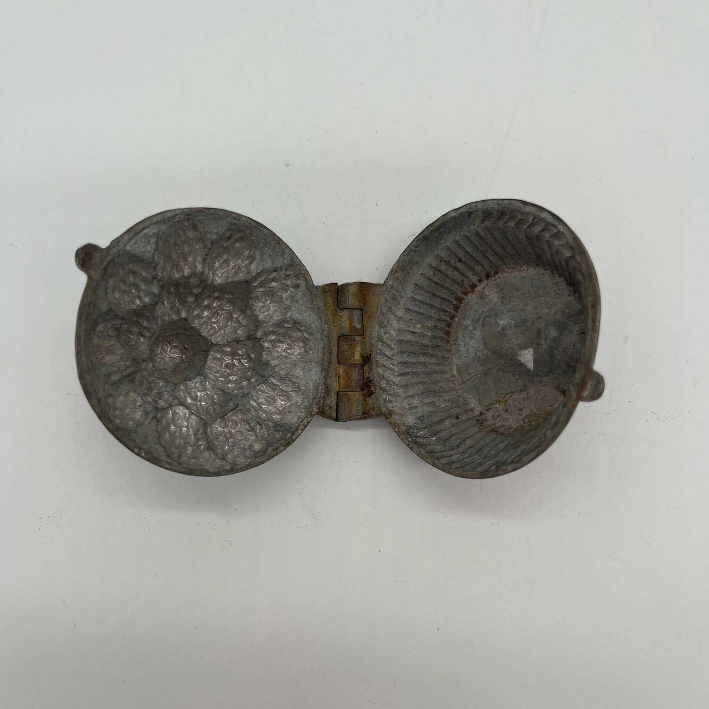 Eppelsheimer Strawberry Pie Mold (Item Number 0096)