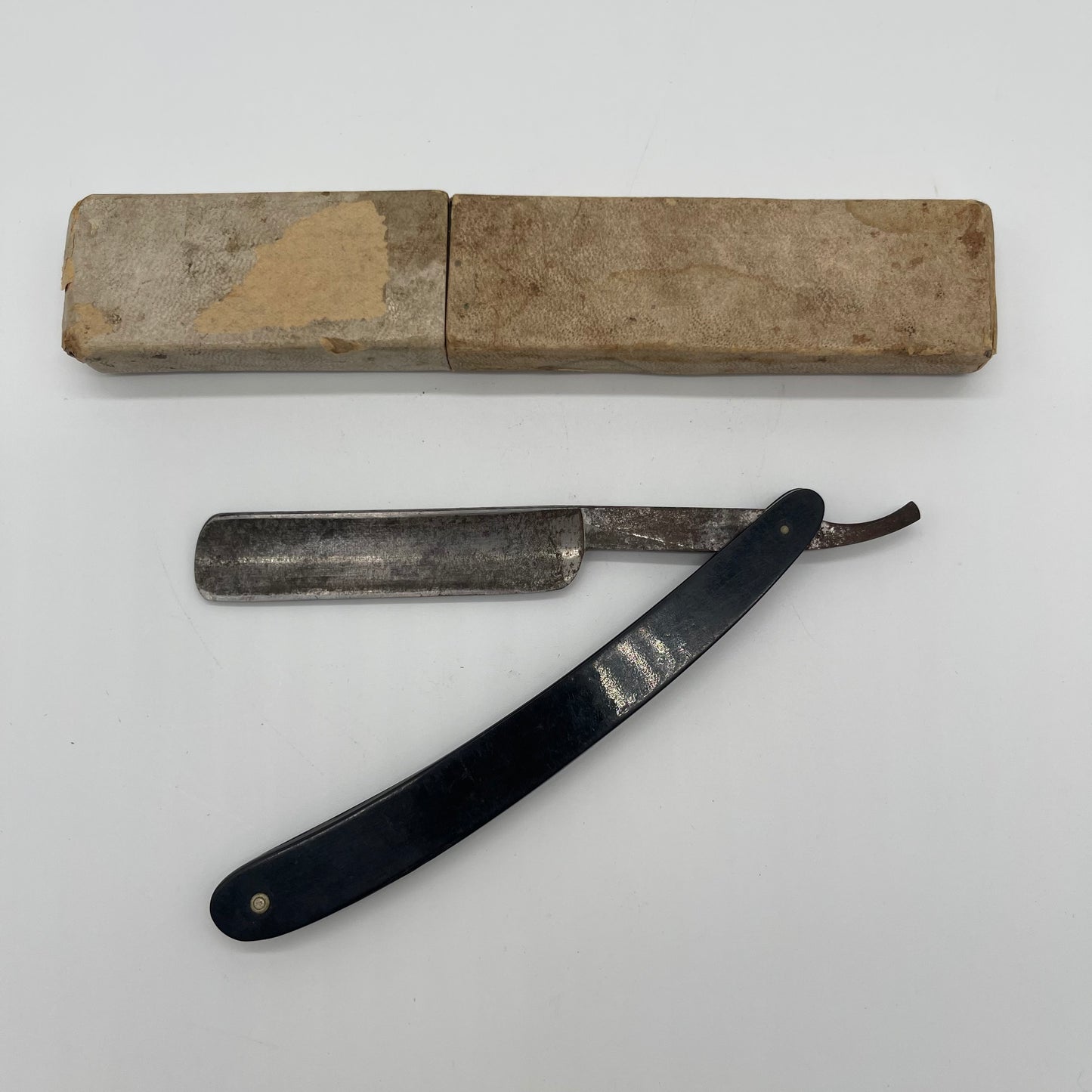 Straight Razor in Case (Item Number 0023)