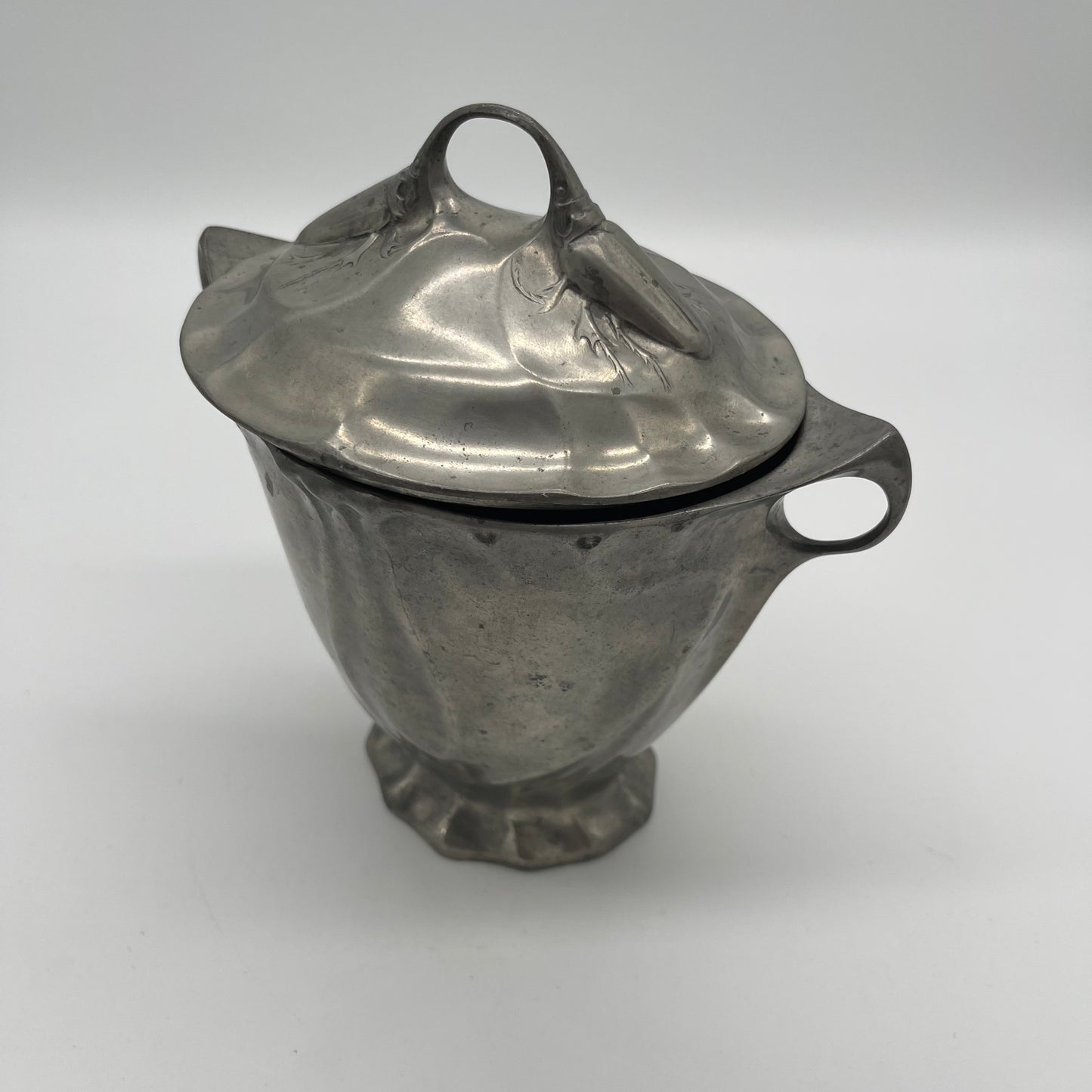 Art Nouveau Pewter Lidded Box (Item Number 0153)