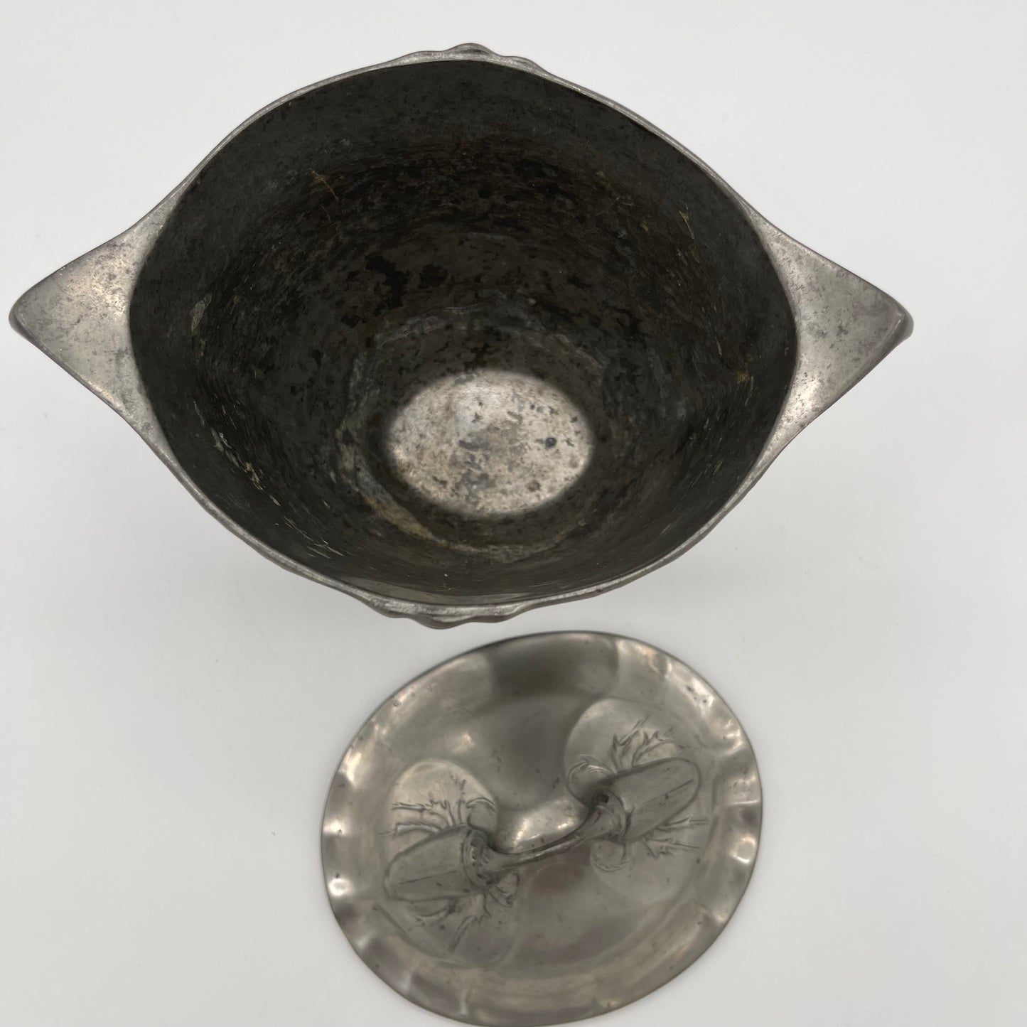 Art Nouveau Pewter Lidded Box (Item Number 0153)