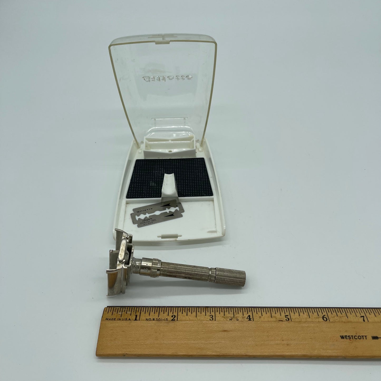 Vintage Gillette Adjustable Safety Razor in Original Case (Item Number 0067)