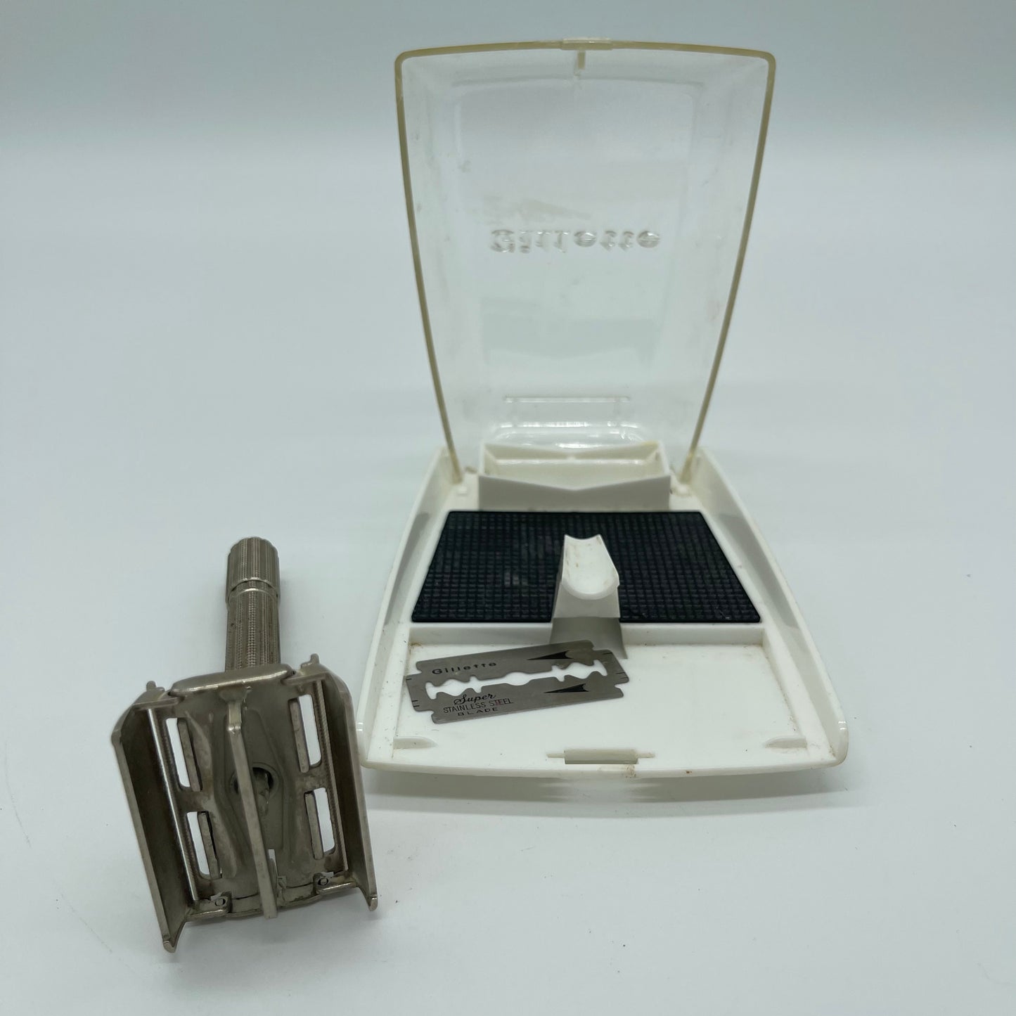 Vintage Gillette Adjustable Safety Razor in Original Case (Item Number 0067)