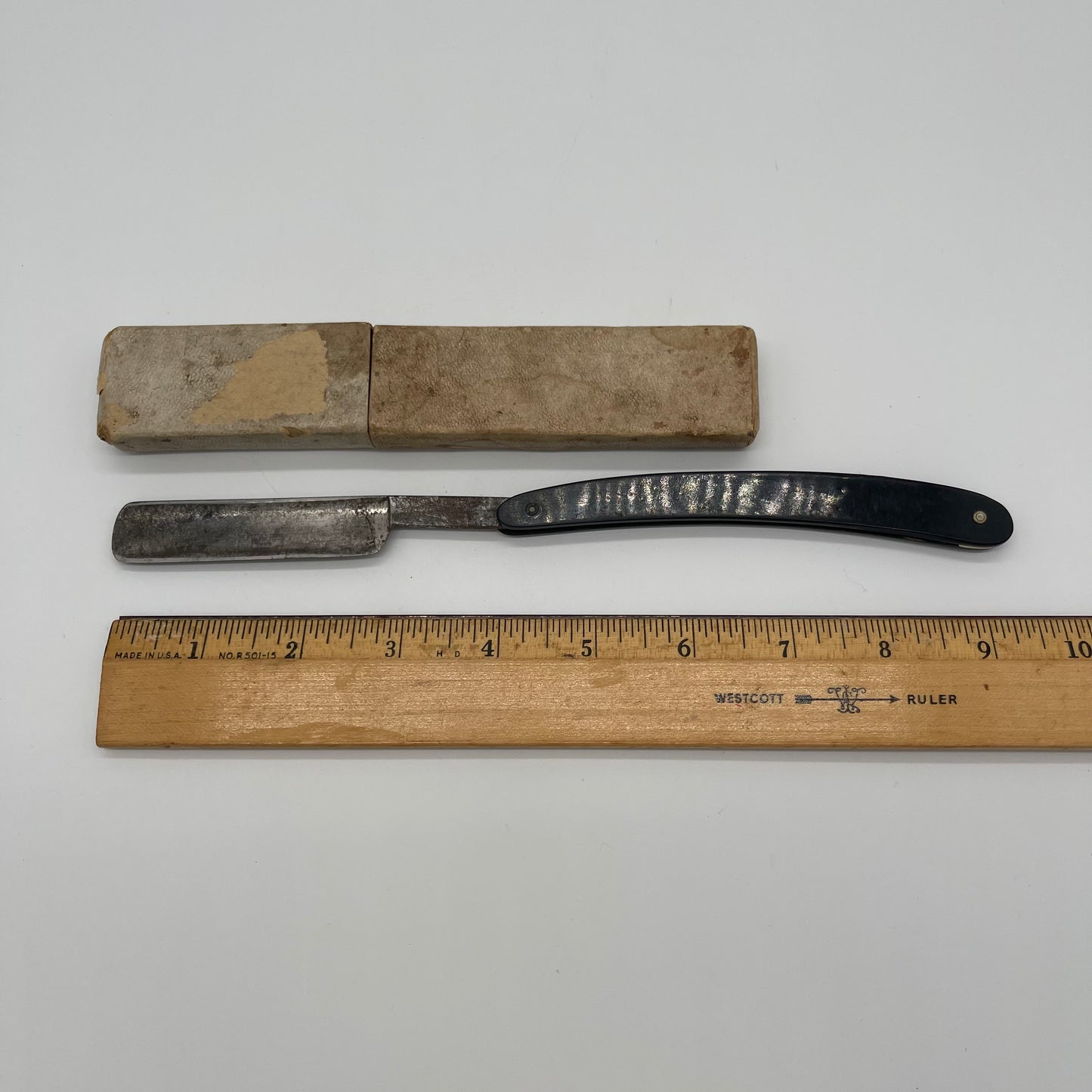 Straight Razor in Case (Item Number 0023)