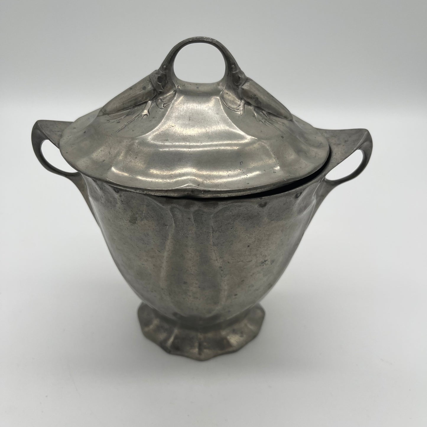 Art Nouveau Pewter Lidded Box (Item Number 0153)