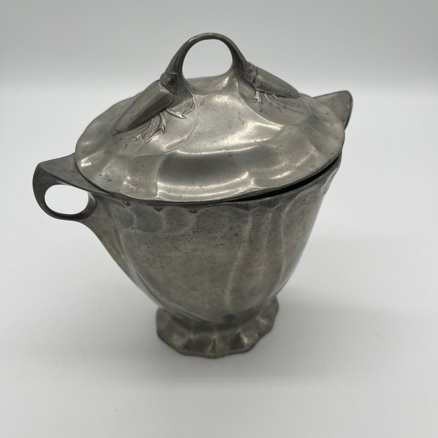 Art Nouveau Pewter Lidded Box (Item Number 0153)