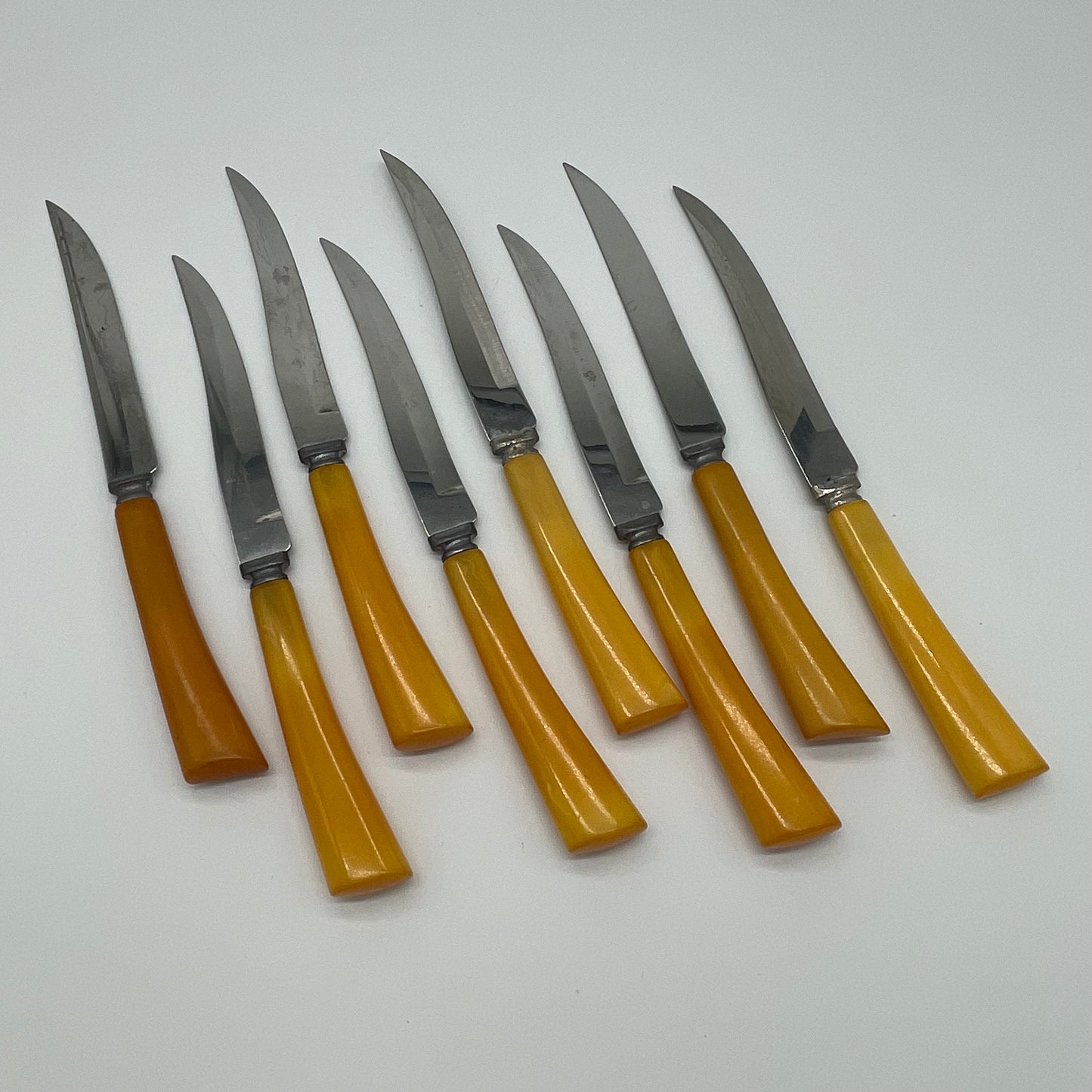 Set of 8 Bakelite Handled Steak Knives (Item Number 0083)
