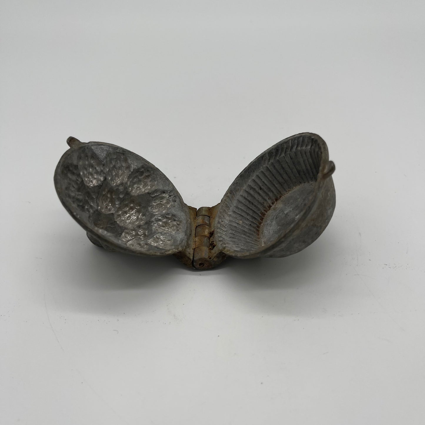 Eppelsheimer Strawberry Pie Mold (Item Number 0096)