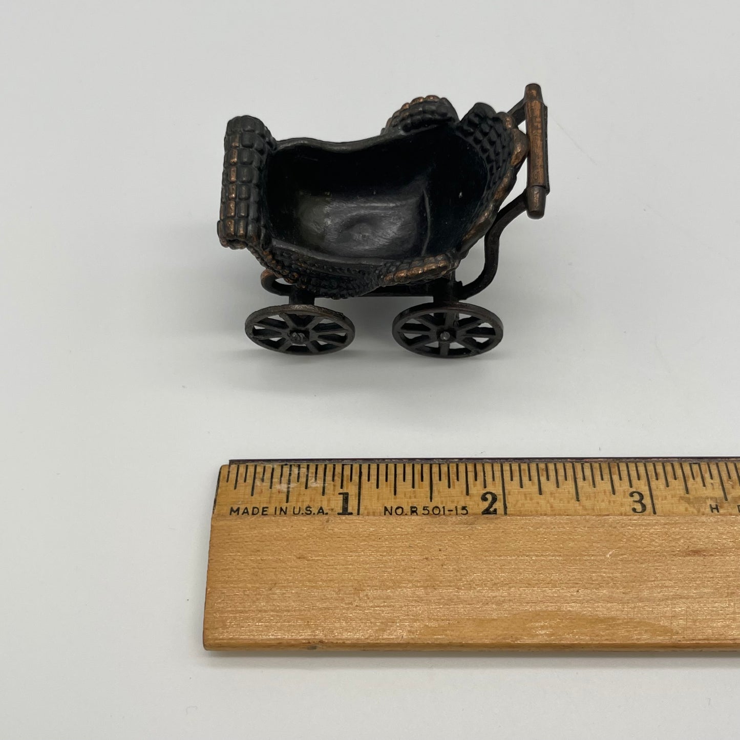Lot of 4 Pieces of Metal Dollhouse Furniture (Item Number 0201)