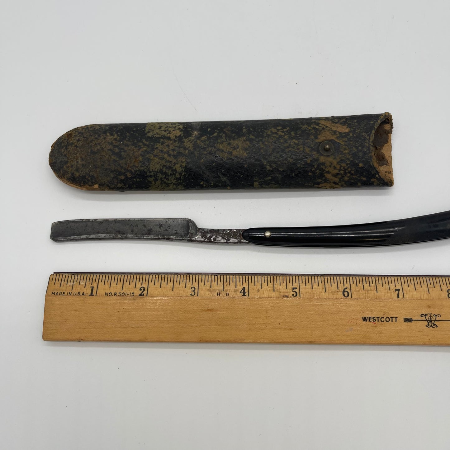 Straight Razor in Case (Item Number 0022)