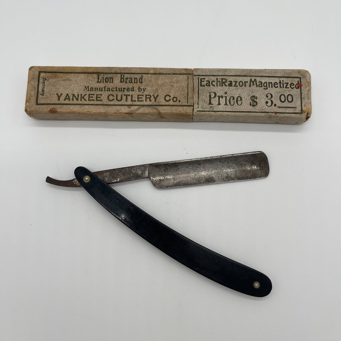 Straight Razor in Case (Item Number 0023)