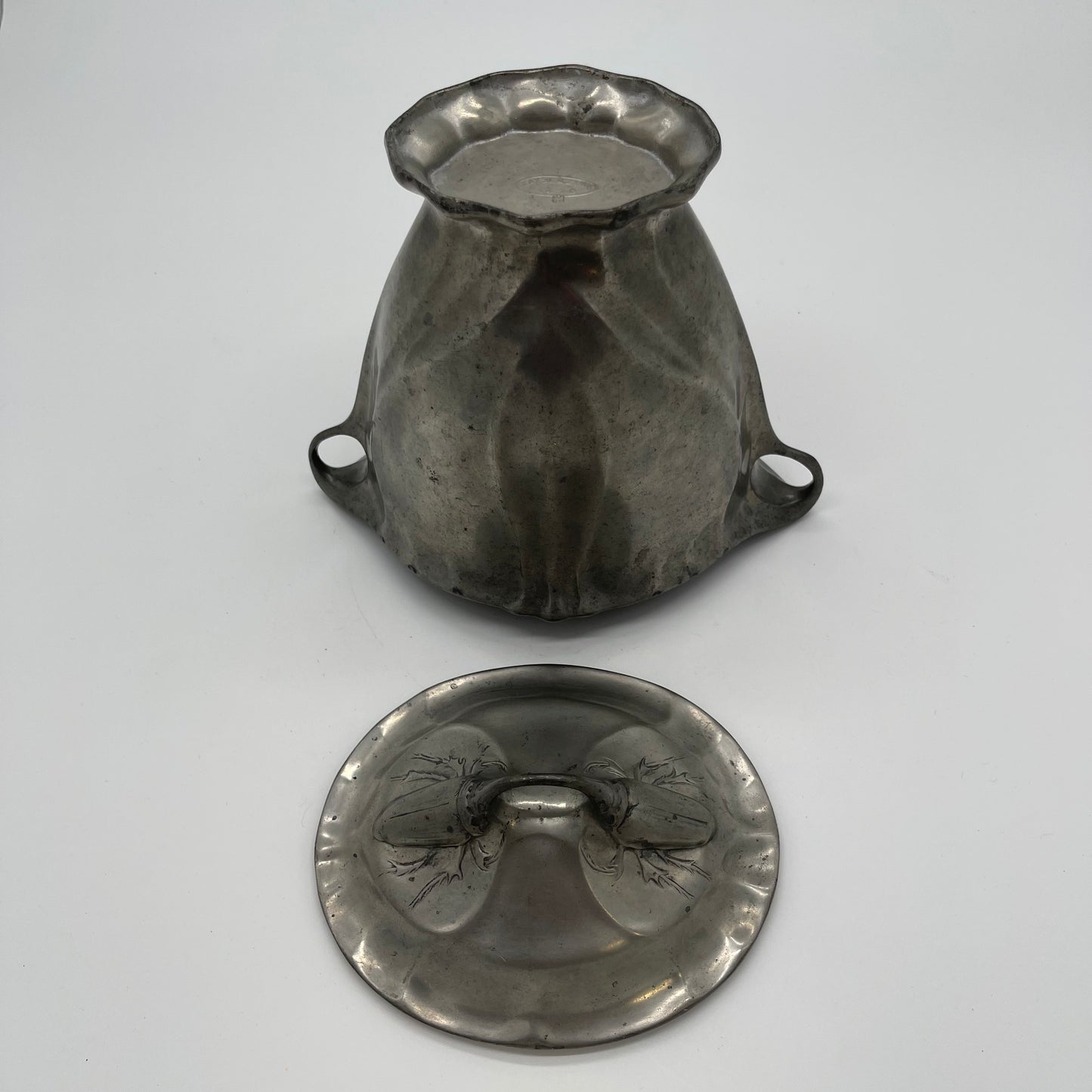 Art Nouveau Pewter Lidded Box (Item Number 0153)
