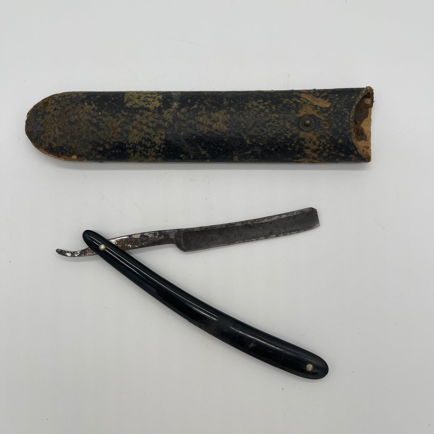 Straight Razor in Case (Item Number 0022)