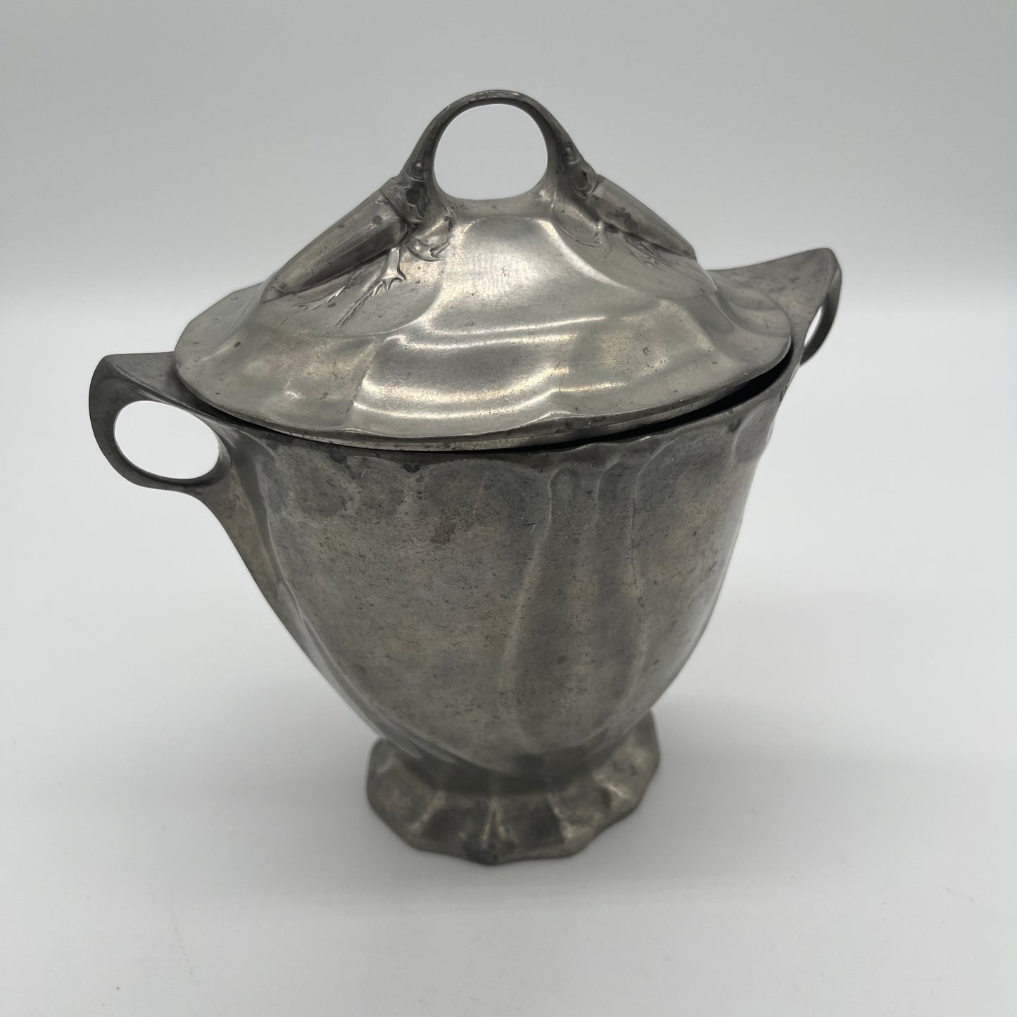 Art Nouveau Pewter Lidded Box (Item Number 0153)