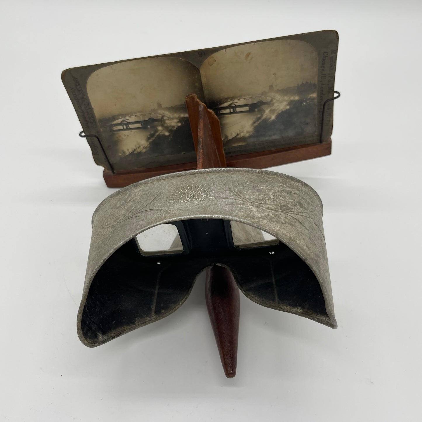 Antique Stereoscope (Item Number 0034)