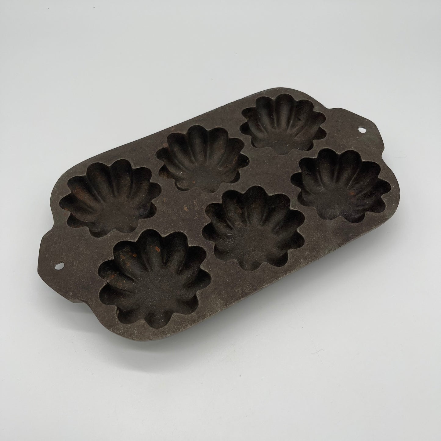 Cast Iron Muffin Pan (Item Number 0169)